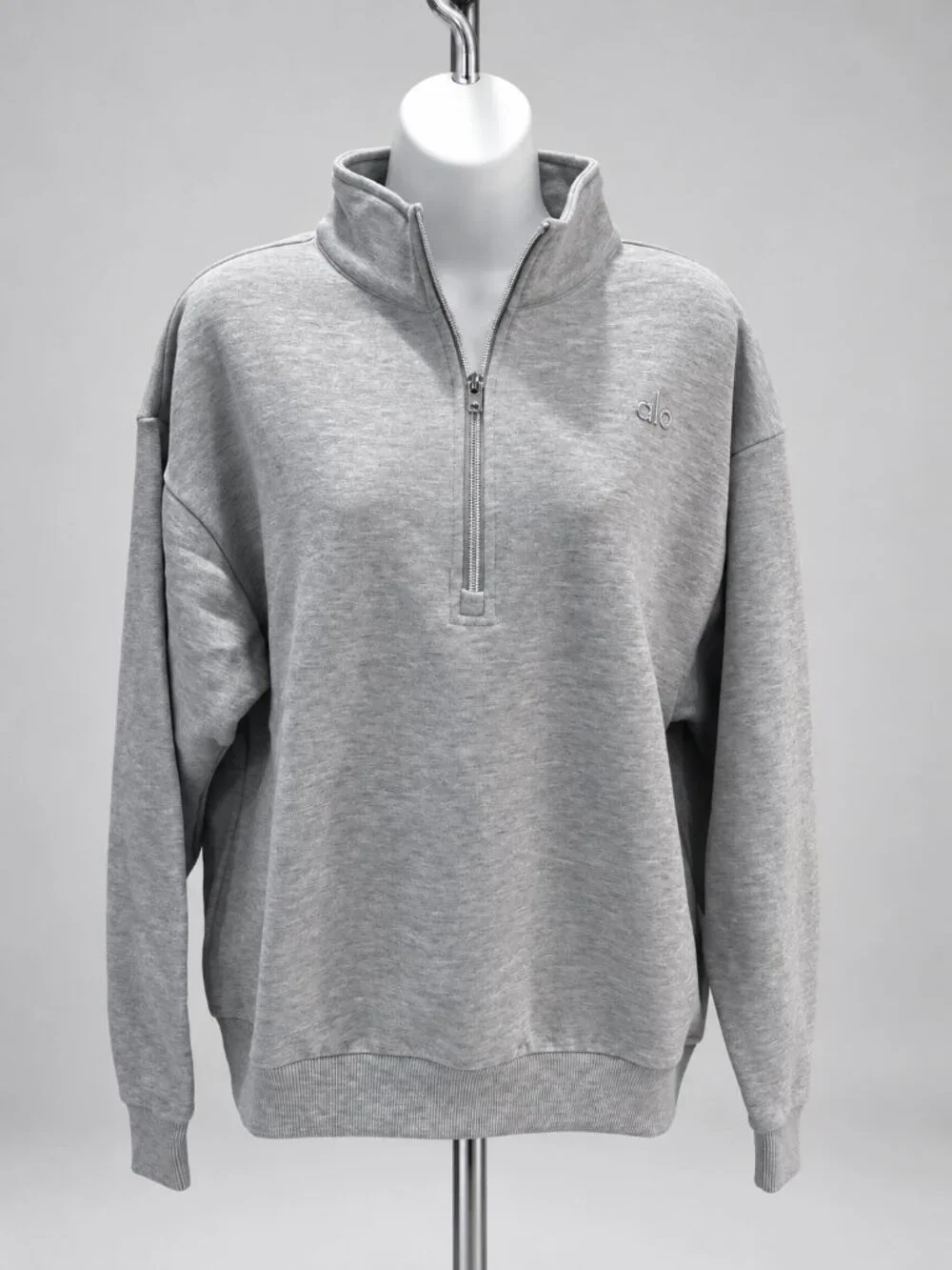 Alo Yoga Accolade Heather Gray 1/4 Zip Pullover Sweatshirt Silver Logo